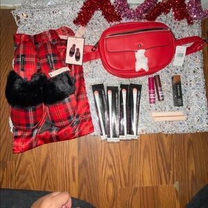 ❤️Victoria's Secret ❤️Red Plaid Slippers 7-8  bundle